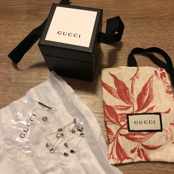 Gucci blind for love necklace